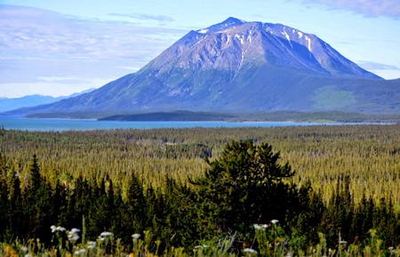 Lago Atlin y Monte Birch