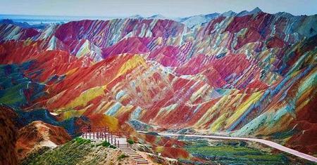 Montes Danxia: Una Sinfonia de Colores