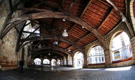Portico de la Iglesia de Santa Maria de Uribarri