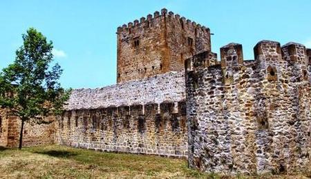 Castillo de Mu&ntildeatones