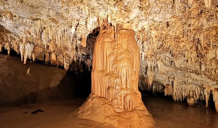 Cueva de Pozalagua