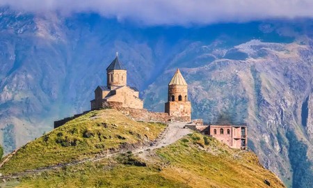 Kazbegi: Monasterio