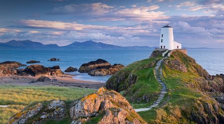 Faro de Tŵr Mawr - Llanddwyn Island