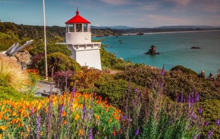 Faro de Trinidad Head