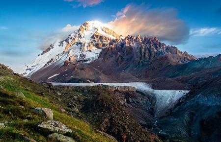 Glaciar y Monte Kazbegi
