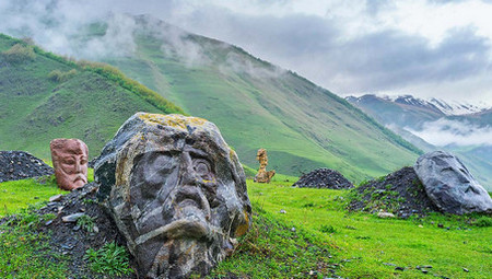 Cabezas Gigantes en Sno