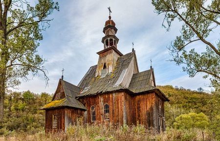 Ilnyk: Iglesia de madera abandonada 